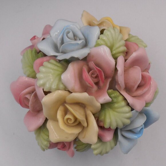 VINTAGE CAPODIMONTE STYLE FLORAL BOUQUET BASKET PASTEL FLOWERS DELICATE BUNDLE - Picture 4 of 11